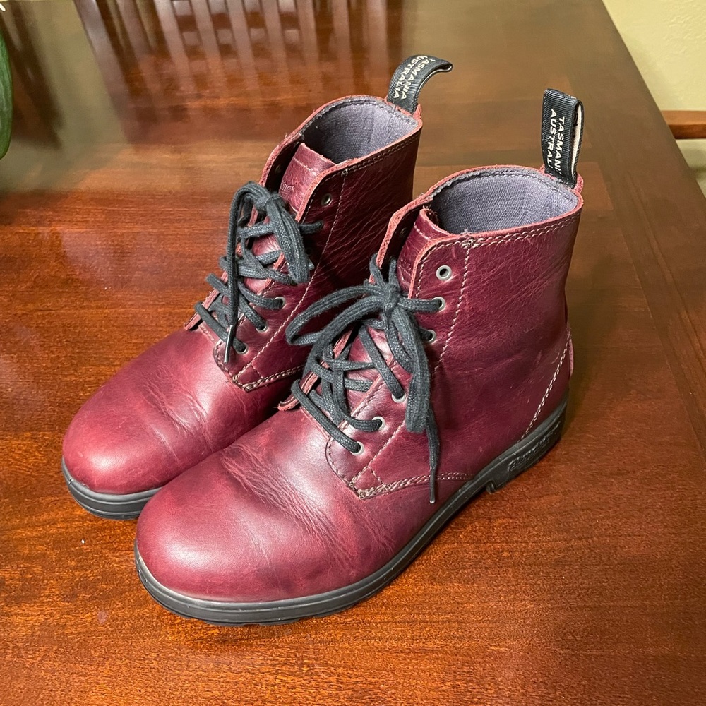 Blundstone Lace-up Boots size 7 Burgendy